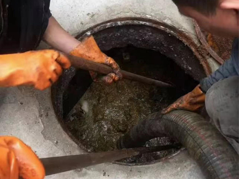 清新清理化粪池时如何避免沼气的危害?